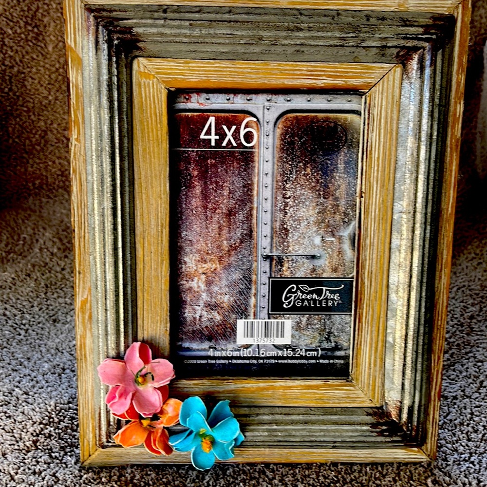 Frame wit little details